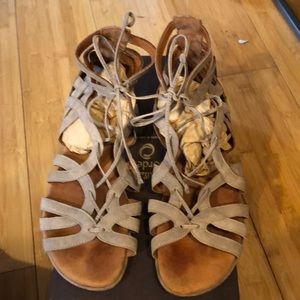 Gentle souls sandals